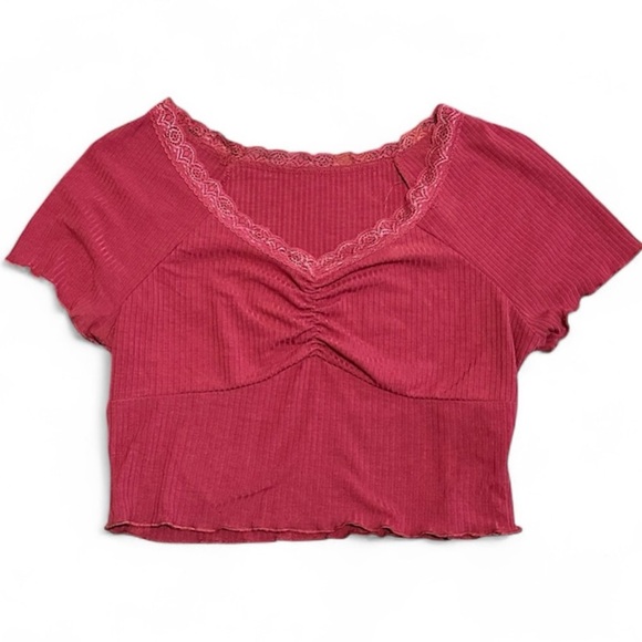 Magenta Lace Trim Cropped Tee With Rouch Detailing - Picture 1 of 1